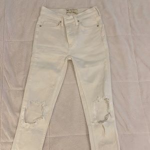 NEVER WORN FREE PEOPLE SKINNY JEANS!!👻🤍